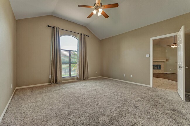 Building Photo - 8007 N Tarrytown Crossing Dr