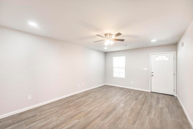 Building Photo - 205 Doyle St