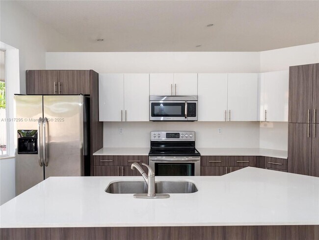 Building Photo - 10815 SW 145th Pl