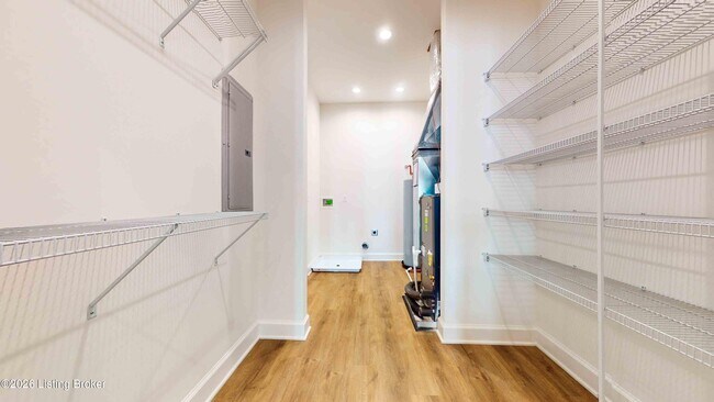 Building Photo - 6353 Meeting St