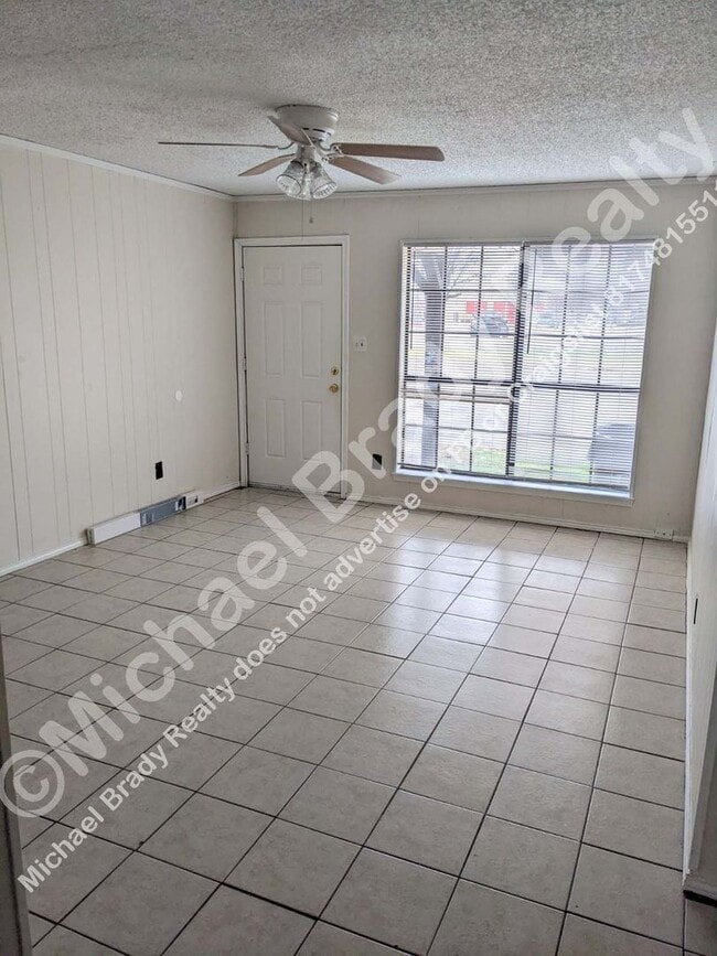 Building Photo - 3262 Matthews Dr