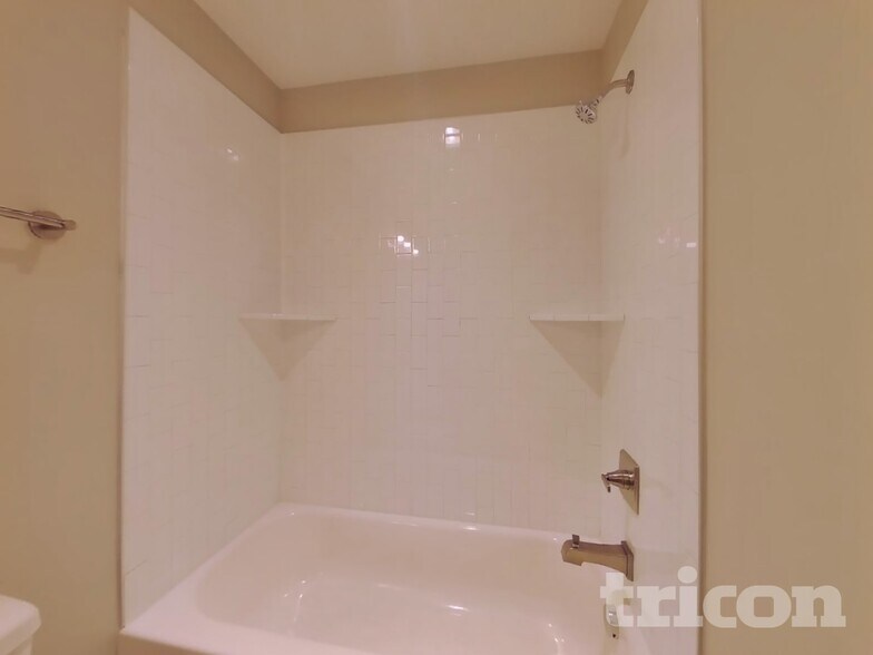 Building Photo - 1248 Hillwood Private Cove