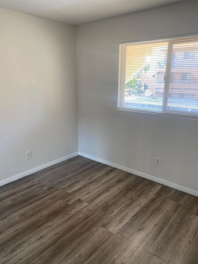 Building Photo - Apartment For Rent
