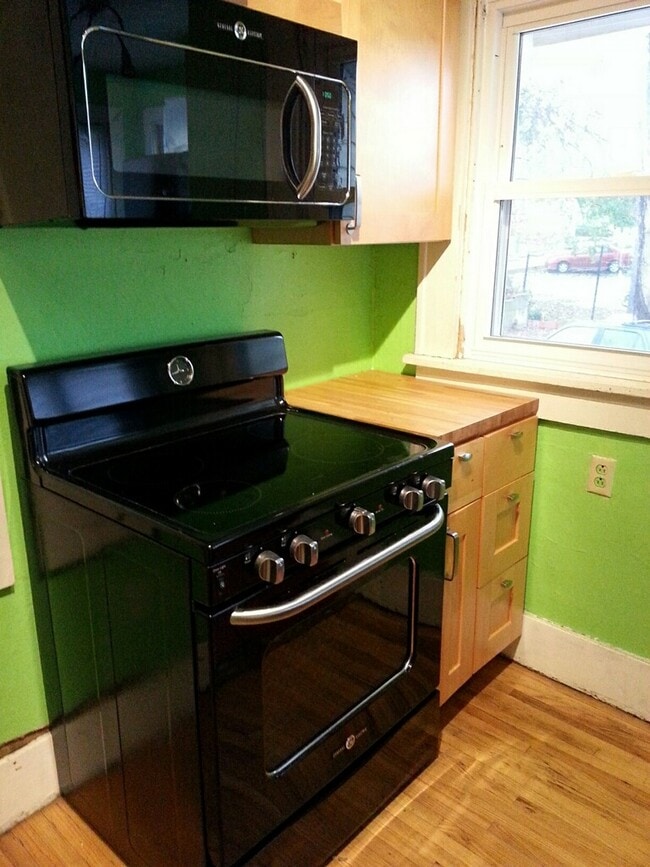 Kitchen - 1413 Ross St