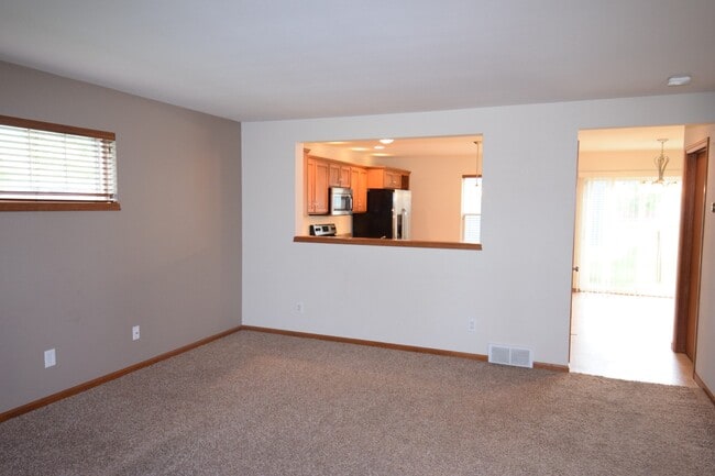 Building Photo - 9122 Ancient Oak Ln
