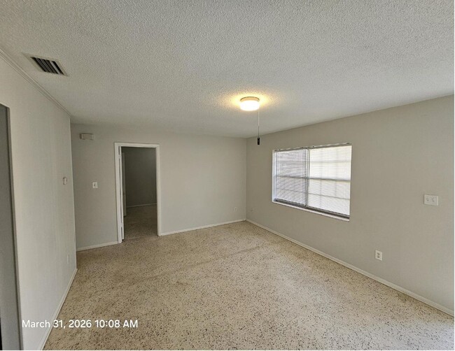 Building Photo - Beautiful and cozy 2/1 apartment available now!