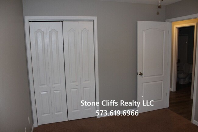 Building Photo - 185 Hickory Ln