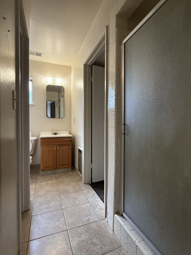 Building Photo - Available NOW! 4/2 With New Exterior Paint!! Move in Special, Half off first month's rent.