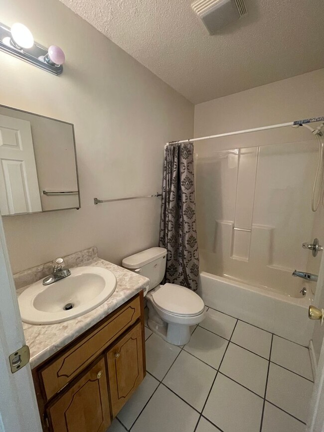 Building Photo - 3 Bedroom 2 Bath Home near downtown Greenv...