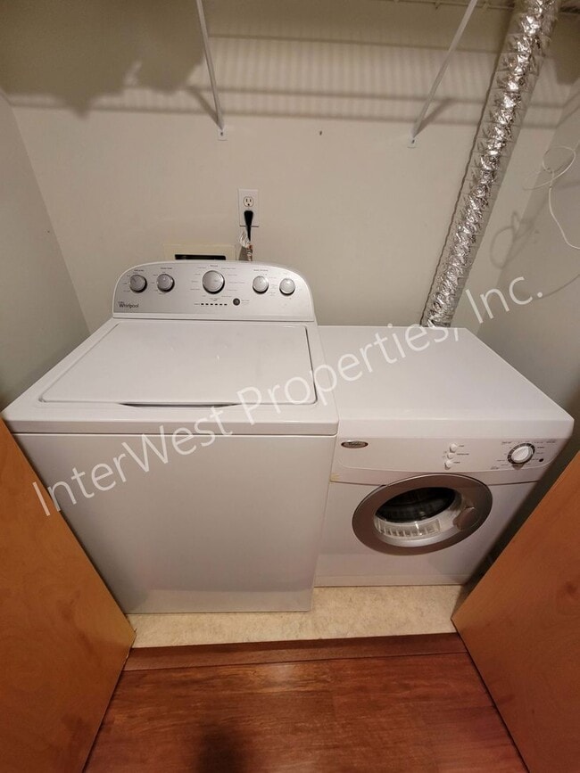 Building Photo - *1ST MONTH'S RENT FREE PROMO & NO HOA MOVE...