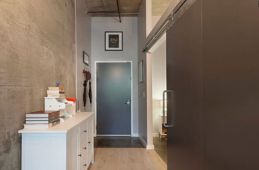 unit entry from another angle - 640 Glen Iris Dr NE