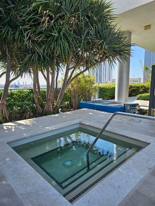 Building Photo - 1600 NE 1st Ave