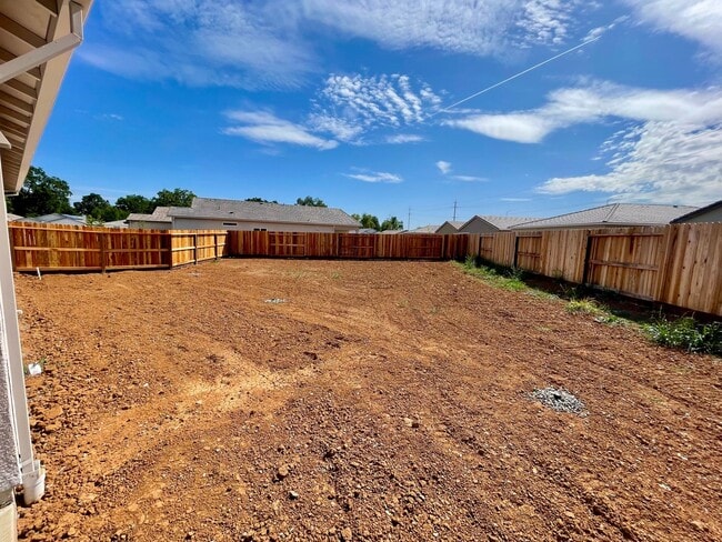 Building Photo - 754 Tamarack Ct