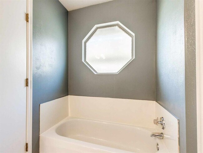 Building Photo - 15113 Stone Meadows Dr