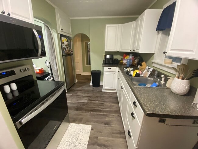 Building Photo - 2BR 1BA with carport