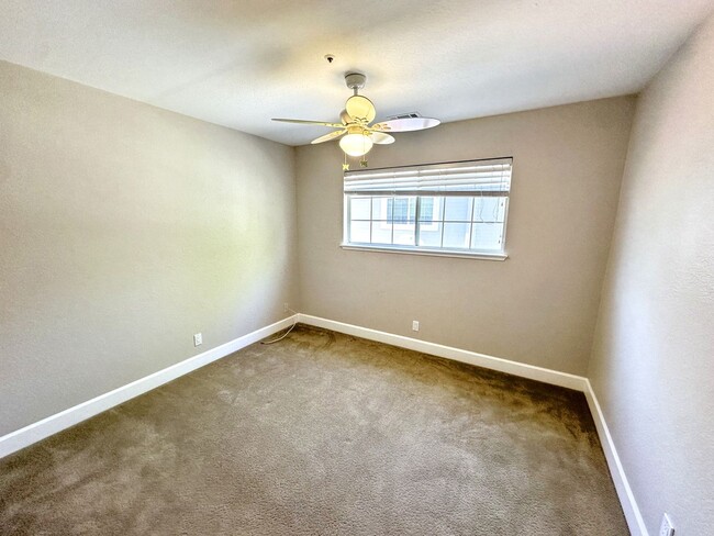 Building Photo - Elegant & Spacious 3BD Home | Pool Access,...
