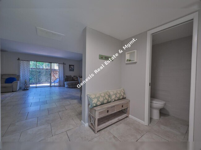 Building Photo - "Stylish 2-Bed Townhouse with Granite Touches & 2.5 Baths in Tucson – 1256 Sq Ft of Comfort!"