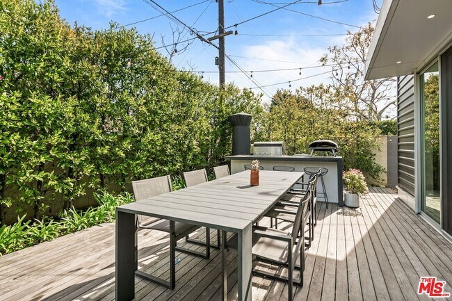 Building Photo - 2736 Armacost Ave