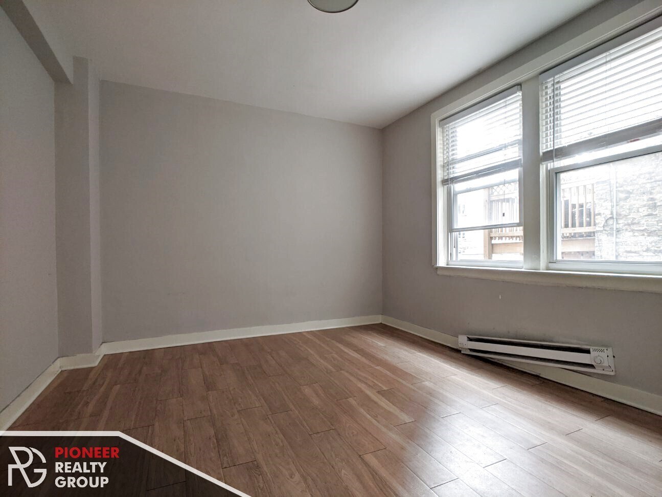 Building Photo - 517 W Belmont Ave