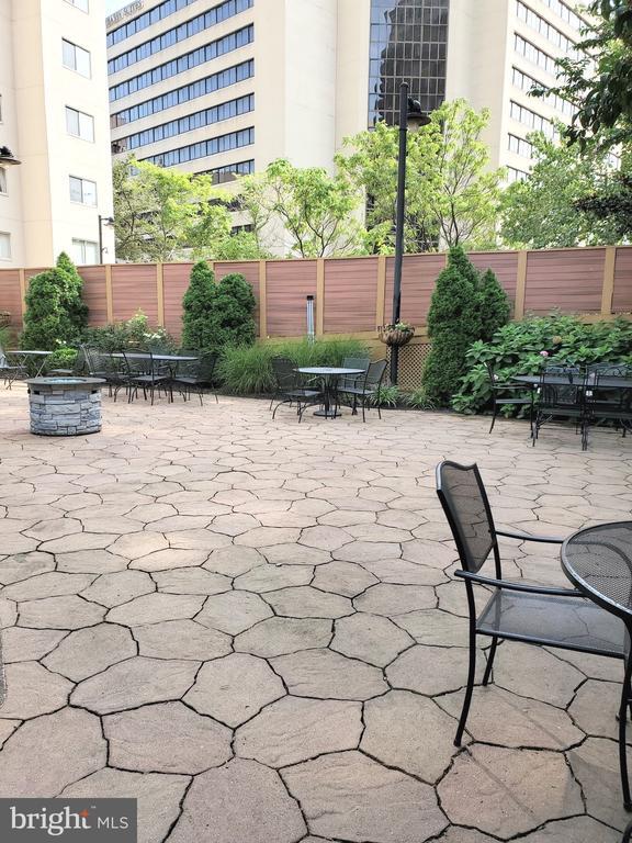 Building Photo - 1211 S Eads St