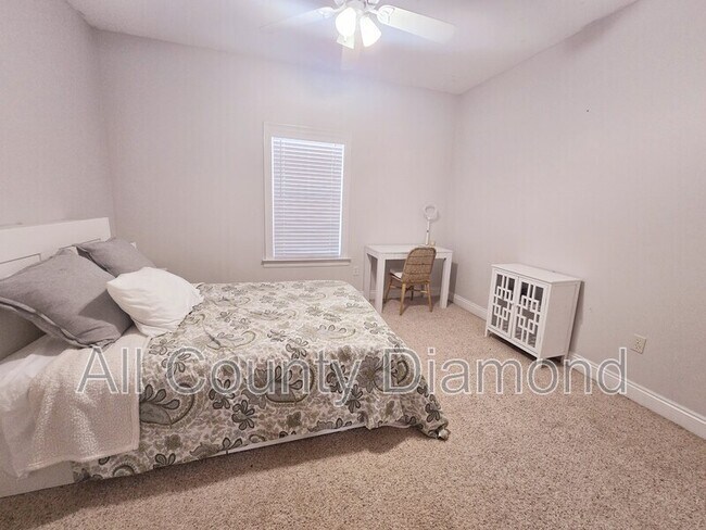 Building Photo - 12207 Lyndell Plantation Dr
