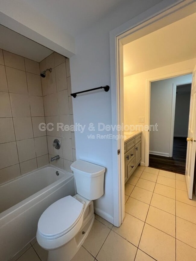 Building Photo - 231 Ridgefield Ln