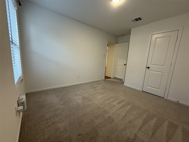 Building Photo - 529 Falling Cave Dr
