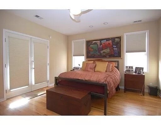 Building Photo - 841 W Buckingham Pl