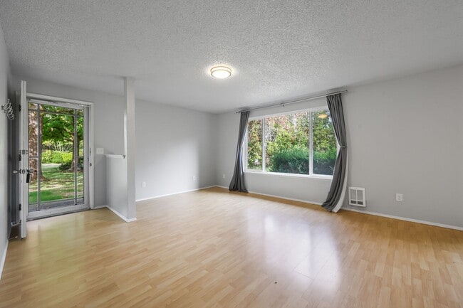 Building Photo - MOVE IN READY NOW! Normandy Park 1 level 2...