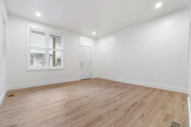 Building Photo - Modern Renovation - Sharpsburg