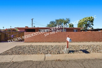 Building Photo - 2402 S Calle Yucatan