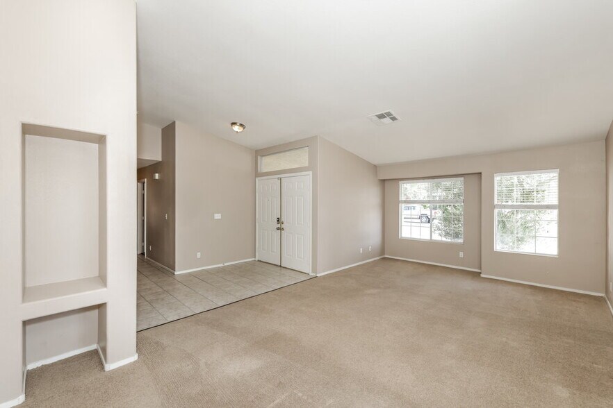 Building Photo - 6409 Rancho Santa Fe Dr