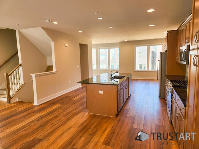 Building Photo - 3 bed/2bath condo house in Fishtown