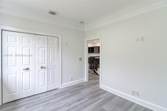 Building Photo - 5363 SW 38th Ave