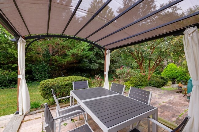 Building Photo - Bethesda (Walter Johnson HS) 4BR/3BA Detached Available for Multi-Year Lease
