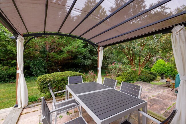 Building Photo - Furnished, Detached Home in Bethesda Alta ...