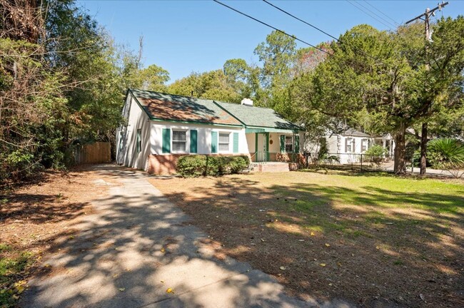 Building Photo - Charming 4-Bedroom Home in Victory Manor –...