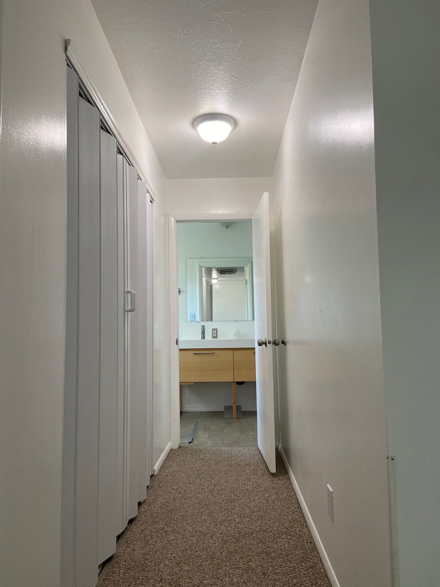 Building Photo - 401 E Maxwell Ln