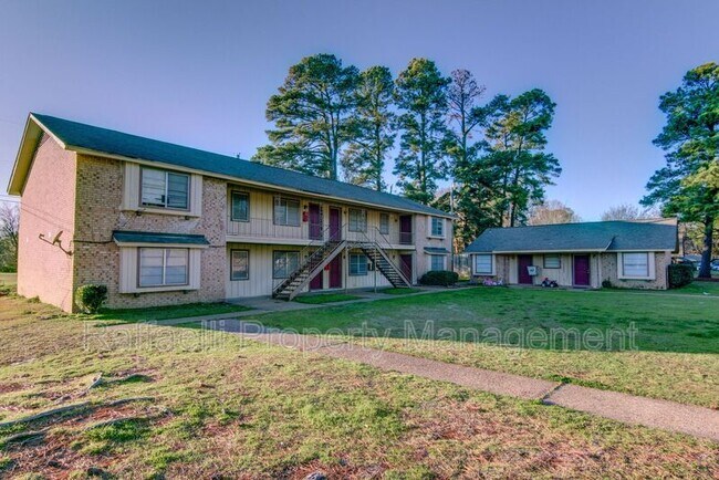 Building Photo - 2401 Brookridge Dr