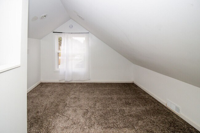 Building Photo - 17645 Lakeport Ave