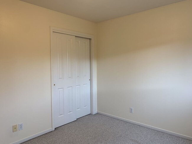 Building Photo - Beautiful 4BR Home | Cul-de-Sac Setting | Prime Bellevue Location