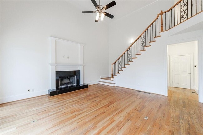 Building Photo - 125 River N Cir