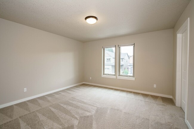 Building Photo - MASTER ON THE MAIN - 3 bedroom 2.5 bath - ...