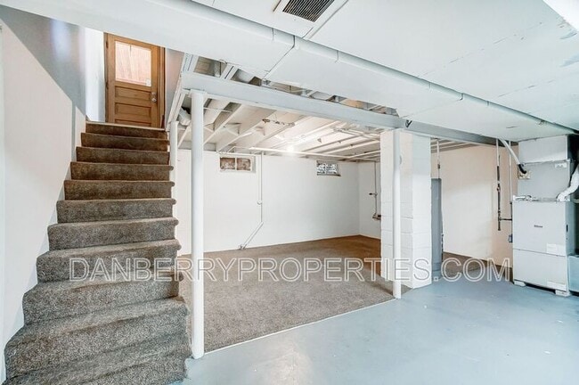 Building Photo - 347 Darrow Ave