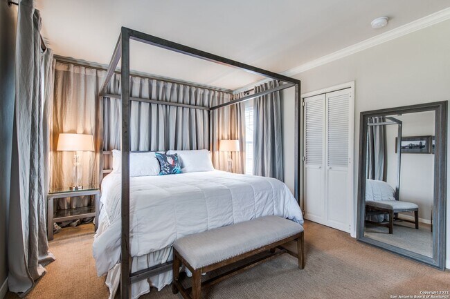 Building Photo - STUNNING 3-BEDROOM HOME WITH POOL IN ALAMO HEIGHTS