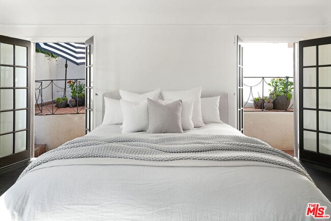 Building Photo - 6239 Holly Mont Dr