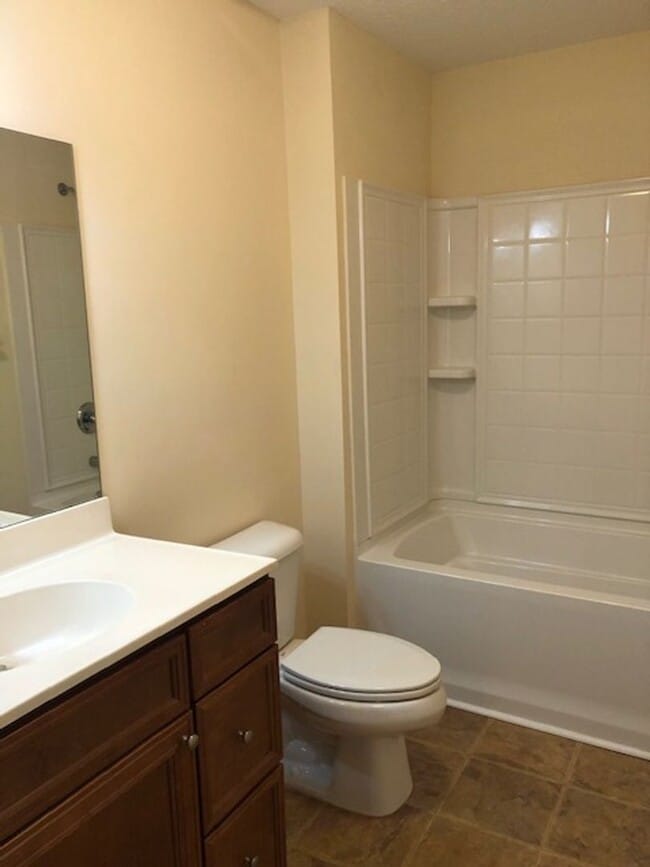 Building Photo - 323 Laurel Oak Ln