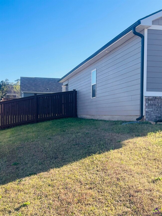 Building Photo - 118 Alton Tucker Sr. Boulevard