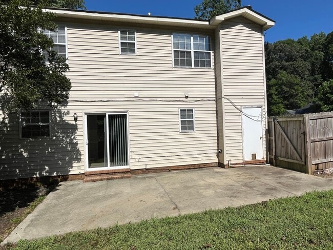 Building Photo - Updated 3 Bed + Loft with Large Garage in ...