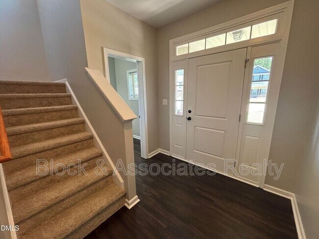 Building Photo - 438 Roanoke Dr